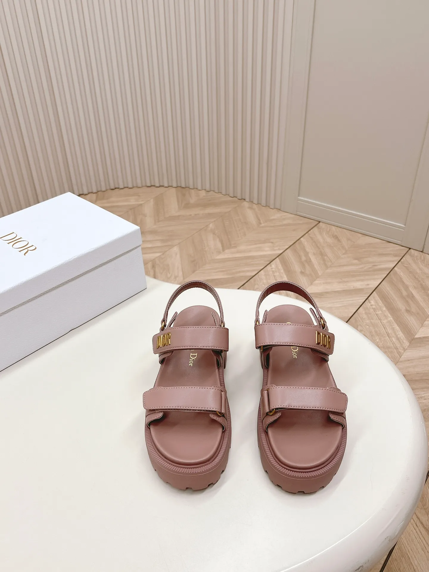👟👟Ex-factory price 520👟👟 2024Dior Classic Velcro high-heeled sandals and slippers series original replica high version super durable and versatile style very comfortable on the foot, slim and tall, original leather upper, original d hardware buckle, original TPU outsole Heel height is about cm Size: 35-42